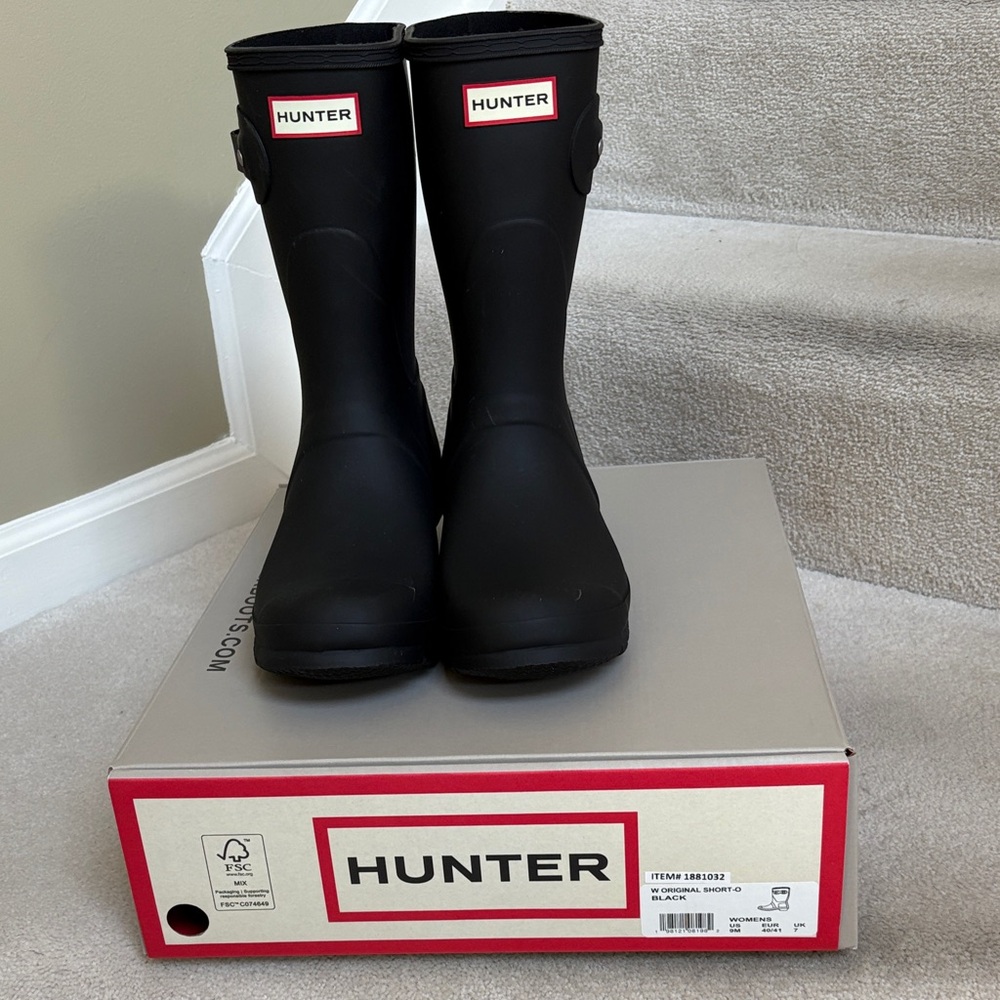 NIB Hunter Classic Black Rain Boots - Picture 2 of 6
